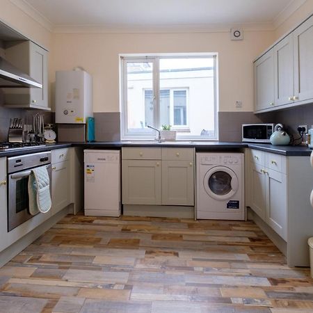 Luxury Living, Stylish Modern Apartment In The Heart Of Ryde Райд Екстериор снимка