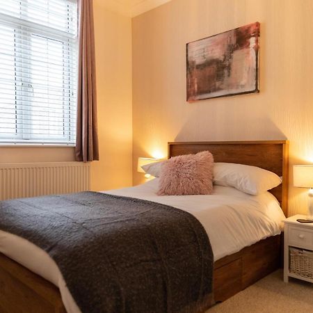 Luxury Living, Stylish Modern Apartment In The Heart Of Ryde Райд Екстериор снимка