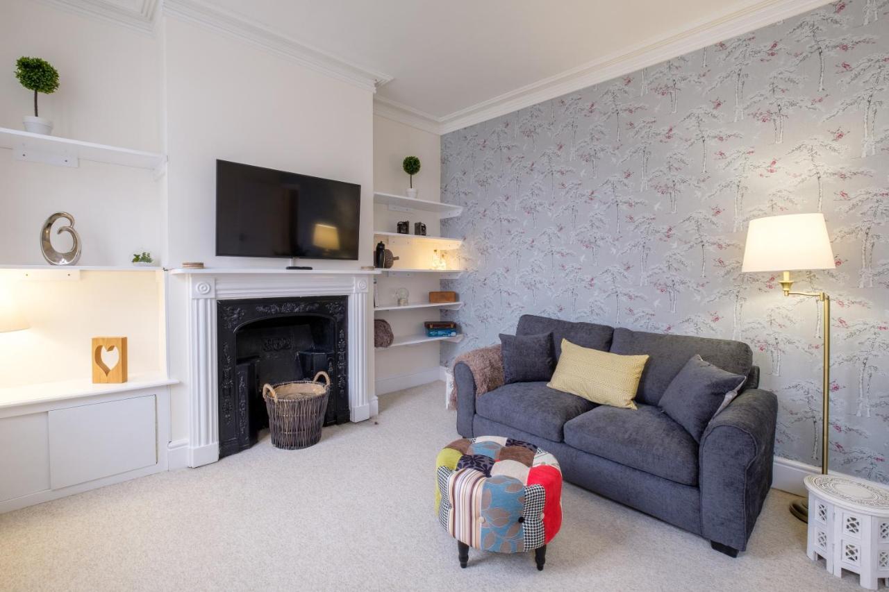 Luxury Living, Stylish Modern Apartment In The Heart Of Ryde Райд Екстериор снимка