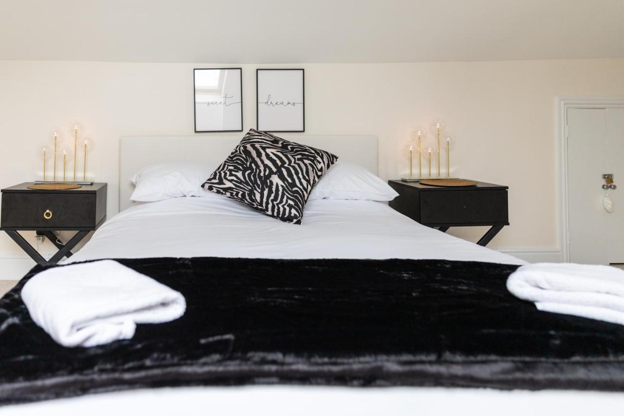 Luxury Living, Stylish Modern Apartment In The Heart Of Ryde Райд Екстериор снимка