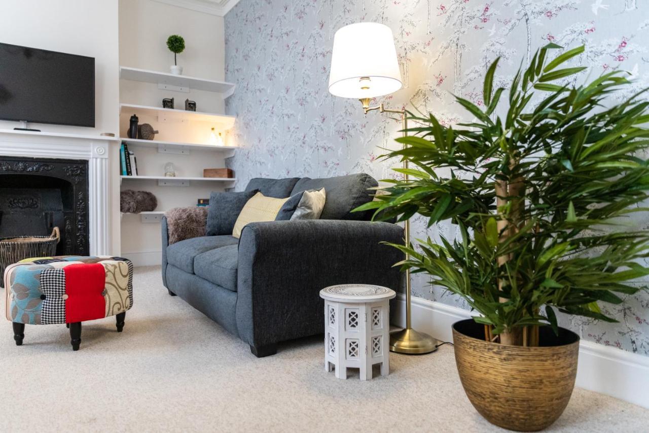 Luxury Living, Stylish Modern Apartment In The Heart Of Ryde Райд Екстериор снимка