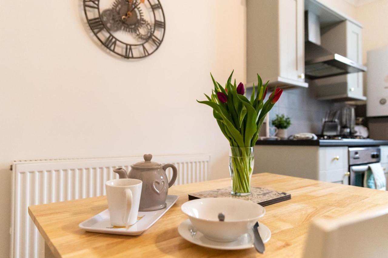 Luxury Living, Stylish Modern Apartment In The Heart Of Ryde Райд Екстериор снимка